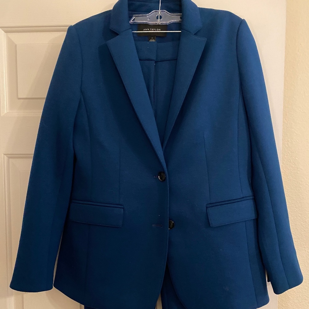 Women’s pant suit